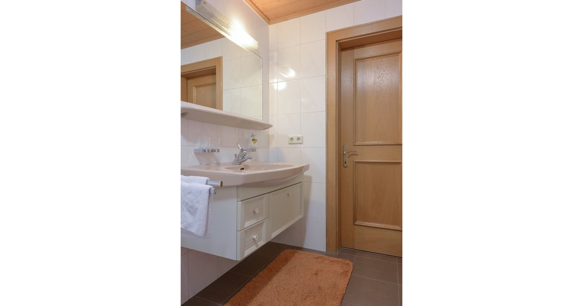 WOHNUNG DREI